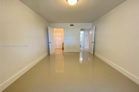 Condo in Doral, Florida, 1 bedroom  № 1348173 - photo 17