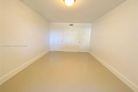 Condo in Doral, Florida, 1 bedroom  № 1348173 - photo 18