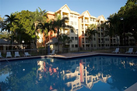 Condo in Doral, Florida, 1 bedroom  № 1348173 - photo 1