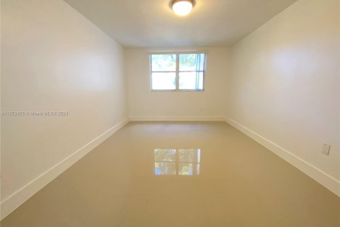 Condo in Doral, Florida, 1 bedroom  № 1348173 - photo 16