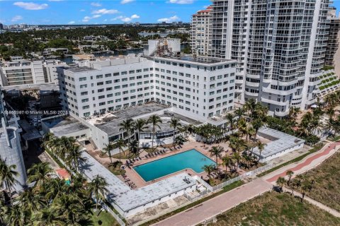 Condominio en venta en Miami Beach, Florida, 30.66 m2 № 1075544 - foto 1
