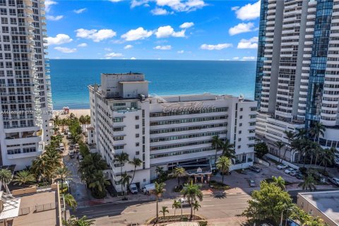 Condominio en venta en Miami Beach, Florida, 30.66 m2 № 1075544 - foto 2