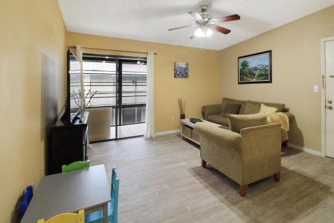 Condo in Tamarac, Florida, 1 bedroom  № 1226763 - photo 18