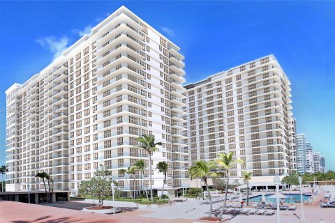 Condominio en alquiler en Bal Harbour, Florida, 2 dormitorios, 128.95 m2 № 1357241 - foto 13