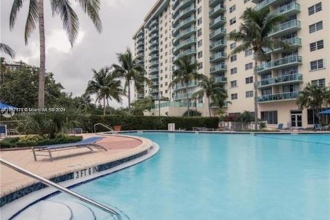 Condo in Sunny Isles Beach, Florida, 1 bedroom  № 1357194 - photo 3