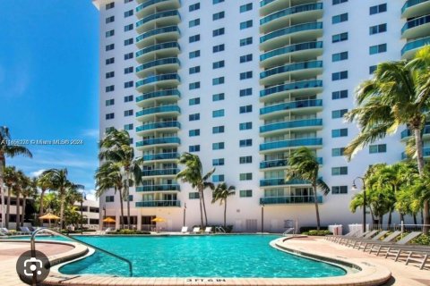 Condo in Sunny Isles Beach, Florida, 1 bedroom  № 1357194 - photo 5