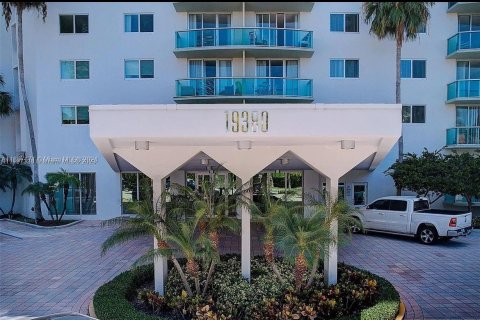 Condo in Sunny Isles Beach, Florida, 1 bedroom  № 1357194 - photo 17