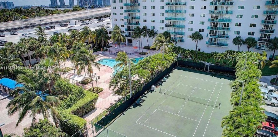 Condo in Sunny Isles Beach, Florida, 1 bedroom  № 1357194