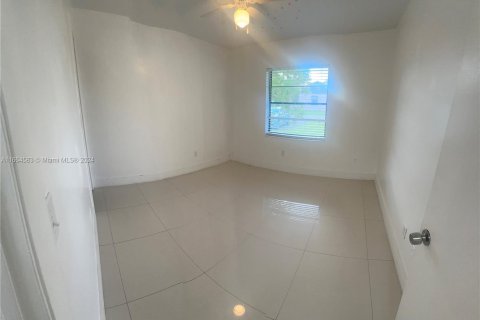 Townhouse in Miami, Florida 3 bedrooms, 113.43 sq.m. № 1375758 - photo 7