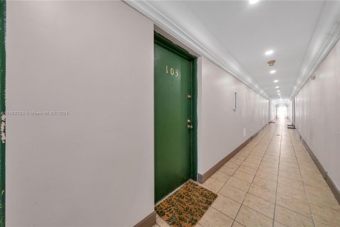 Condominio en venta en Miami, Florida, 1 dormitorio, 51.1 m2 № 1375846 - foto 2