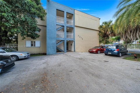 Condominio en venta en Miami, Florida, 1 dormitorio, 51.1 m2 № 1375846 - foto 17