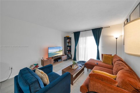 Condo in Miami, Florida, 1 bedroom  № 1375846 - photo 7