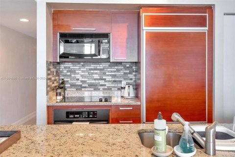 Condo in Hallandale Beach, Florida, 1 bedroom  № 1375759 - photo 27