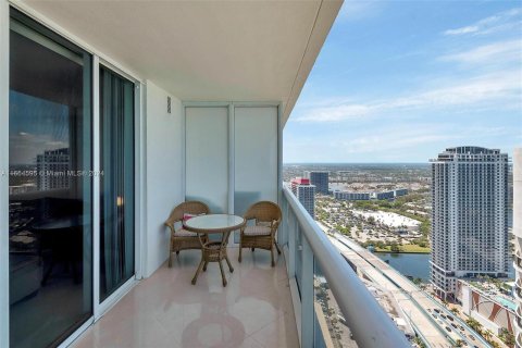 Condominio en venta en Hallandale Beach, Florida, 1 dormitorio, 78.41 m2 № 1375759 - foto 19