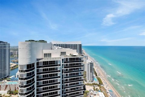 Condominio en venta en Hallandale Beach, Florida, 1 dormitorio, 78.41 m2 № 1375759 - foto 18