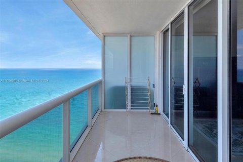 Condominio en venta en Hallandale Beach, Florida, 1 dormitorio, 78.41 m2 № 1375759 - foto 17