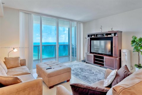 Condo in Hallandale Beach, Florida, 1 bedroom  № 1375759 - photo 8