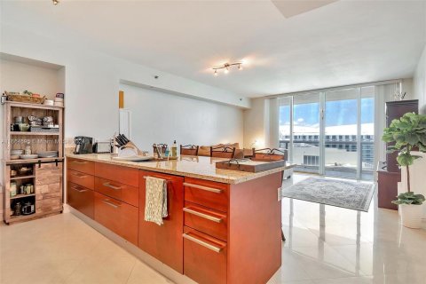 Condo in Hallandale Beach, Florida, 1 bedroom  № 1375759 - photo 3