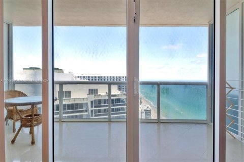 Copropriété à vendre à Hallandale Beach, Floride: 1 chambre, 78.41 m2 № 1375759 - photo 12