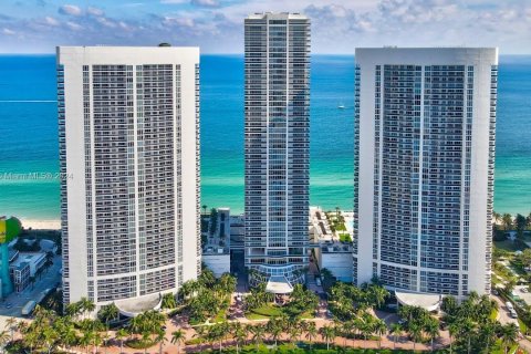 Copropriété à vendre à Hallandale Beach, Floride: 1 chambre, 78.41 m2 № 1375759 - photo 1