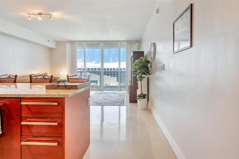 Condominio en venta en Hallandale Beach, Florida, 1 dormitorio, 78.41 m2 № 1375759 - foto 4