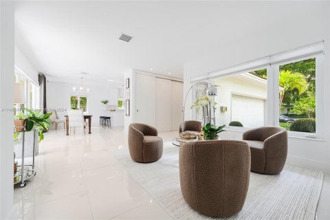 Casa en venta en Coral Gables, Florida, 3 dormitorios № 1375847 - foto 2