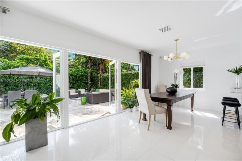 Casa en venta en Coral Gables, Florida, 3 dormitorios № 1375847 - foto 9