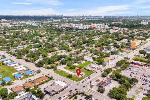 Propiedad comercial en venta en Miami, Florida № 1375757 - foto 3