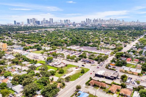 Propiedad comercial en venta en Miami, Florida № 1375757 - foto 16