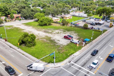 Propiedad comercial en venta en Miami, Florida № 1375757 - foto 18