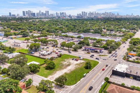 Propiedad comercial en venta en Miami, Florida № 1375757 - foto 15