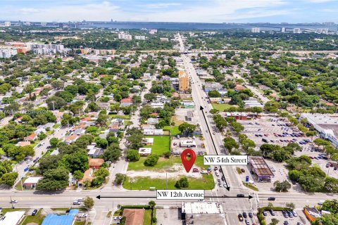 Propiedad comercial en venta en Miami, Florida № 1375757 - foto 4