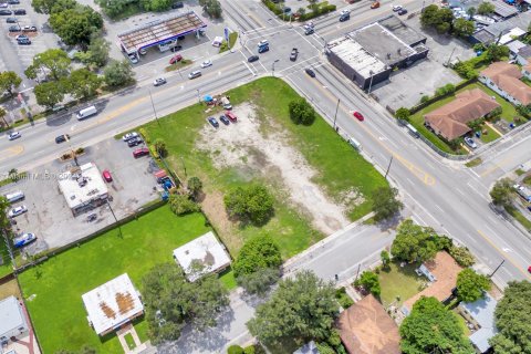 Propiedad comercial en venta en Miami, Florida № 1375757 - foto 14