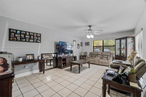 Townhouse in Miami, Florida 3 bedrooms, 135.82 sq.m. № 1047477 - photo 11