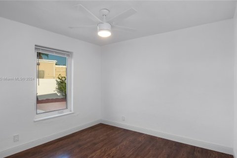 Casa en venta en Margate, Florida, 5 dormitorios, 139.82 m2 № 1021329 - foto 24