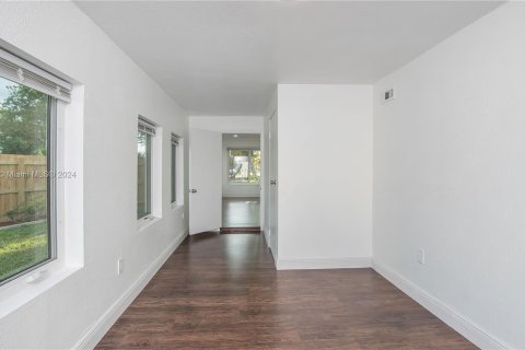 Casa en venta en Margate, Florida, 5 dormitorios, 139.82 m2 № 1021329 - foto 17