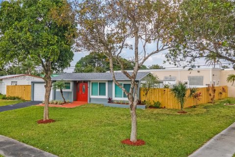Villa ou maison à vendre à Margate, Floride: 5 chambres, 139.82 m2 № 1021329 - photo 2