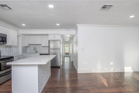 Casa en venta en Margate, Florida, 5 dormitorios, 139.82 m2 № 1021329 - foto 5