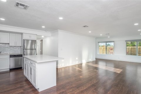 Casa en venta en Margate, Florida, 5 dormitorios, 139.82 m2 № 1021329 - foto 6