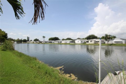 Condominio en venta en Okeechobee, Florida, 2 dormitorios, 134.8 m2 № 1353040 - foto 4