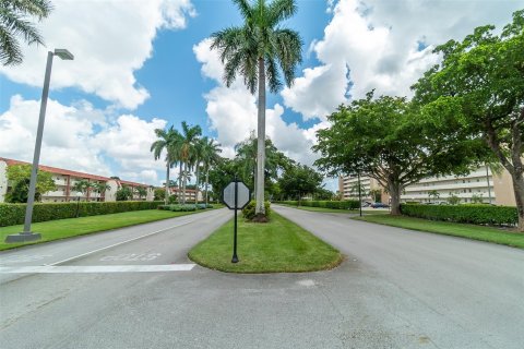 Copropriété à vendre à Pembroke Pines, Floride: 2 chambres, 108.7 m2 № 1065865 - photo 4