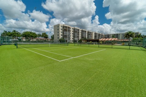 Condo in Pembroke Pines, Florida, 2 bedrooms  № 1065865 - photo 22