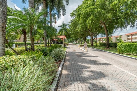 Condo in Pembroke Pines, Florida, 2 bedrooms  № 1065865 - photo 3