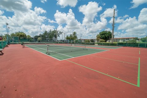 Condo in Pembroke Pines, Florida, 2 bedrooms  № 1065865 - photo 21