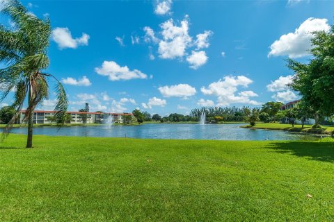 Copropriété à vendre à Pembroke Pines, Floride: 2 chambres, 108.7 m2 № 1065865 - photo 26