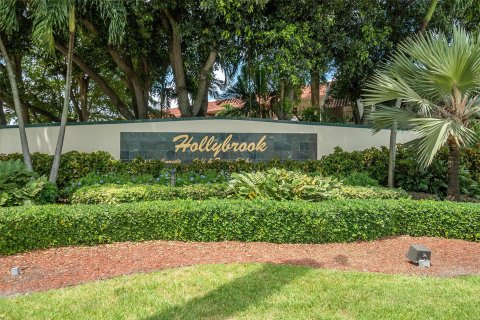 Condo in Pembroke Pines, Florida, 2 bedrooms  № 1065865 - photo 1