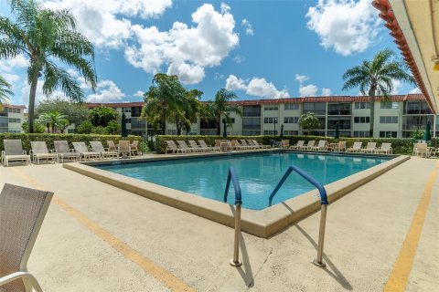 Copropriété à vendre à Pembroke Pines, Floride: 2 chambres, 108.7 m2 № 1065865 - photo 30