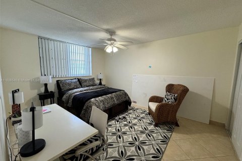 Condo in North Miami Beach, Florida, 1 bedroom  № 1306312 - photo 7