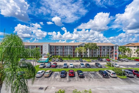 Condominio en venta en Pembroke Pines, Florida, 2 dormitorios, 105.63 m2 № 1405905 - foto 27