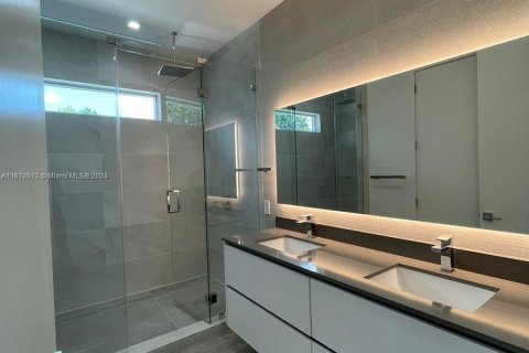 Townhouse in Miami, Florida 4 bedrooms, 236.9 sq.m. № 1405951 - photo 11